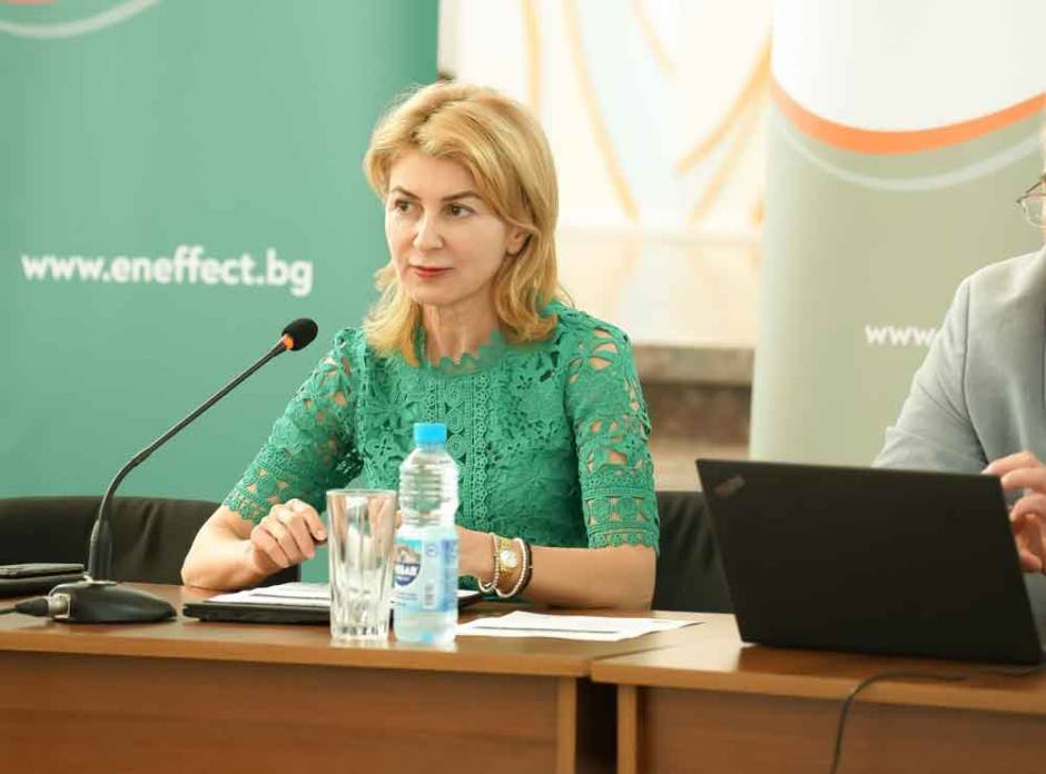 Tanya-Hristova-v-diskusionniya-forum-„Kmetovete-govoryat“,-2023-g.
