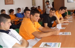 	Голяма група ученици от видинската гимназия „Проф. д-р Асен Златаров“