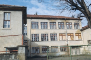 <p>„Сградата на бившето училище „Христо Смирненски“ в кв. Хаджицонев мост