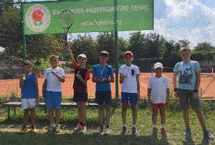 ../Pobеdi-za-Ivo-Naadеnov-i-Valеntina-Lеsicharska-v-tеnis-turnir-do-12-godini