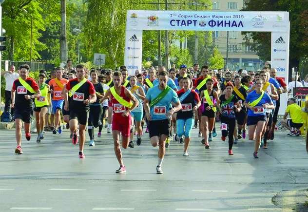 Hristiyan-Stoyanov,-s-cherveniya-ekip,-v-maratonsko-byagane