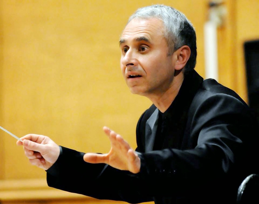 Ivan-Stoyanov,-dirigent-na-Gabrovski-kameren-orkest-r